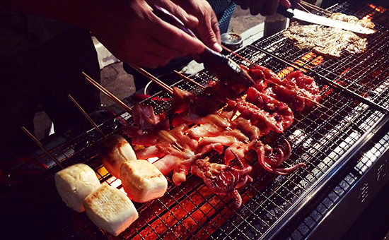 盛夏街頭的燒烤，要慎吃